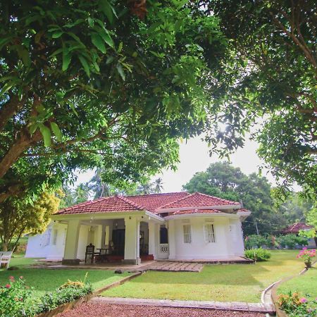 Thalpe Walawwa Heritage Villa Унаватуна Екстериор снимка