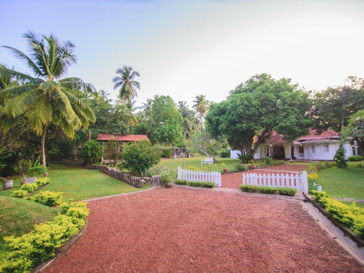 Thalpe Walawwa Heritage Villa Унаватуна Екстериор снимка
