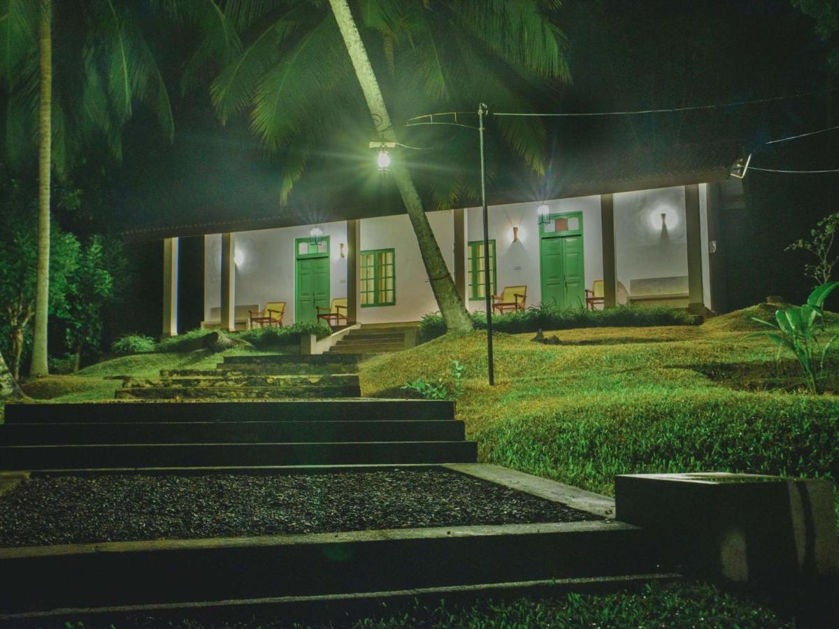 Thalpe Walawwa Heritage Villa Унаватуна Екстериор снимка