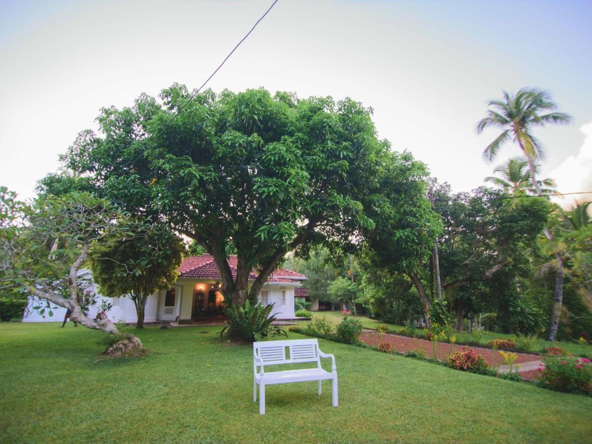 Thalpe Walawwa Heritage Villa Унаватуна Екстериор снимка