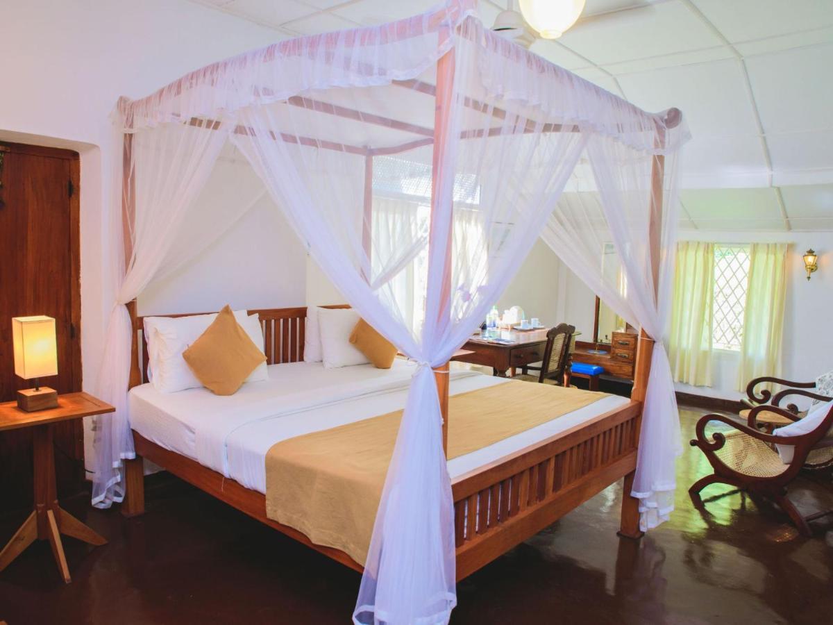 Thalpe Walawwa Heritage Villa Унаватуна Екстериор снимка
